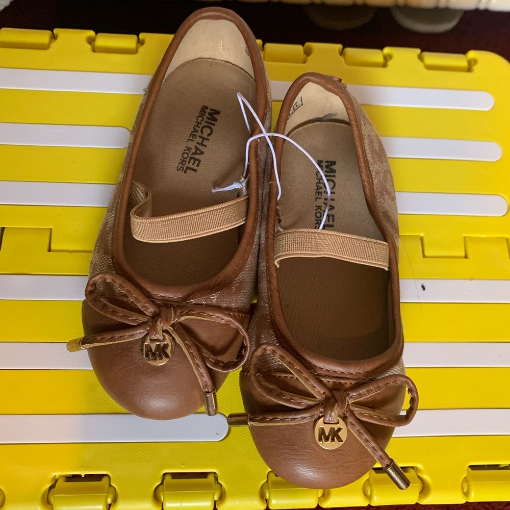 NWOT Michael Kors Kid Flats